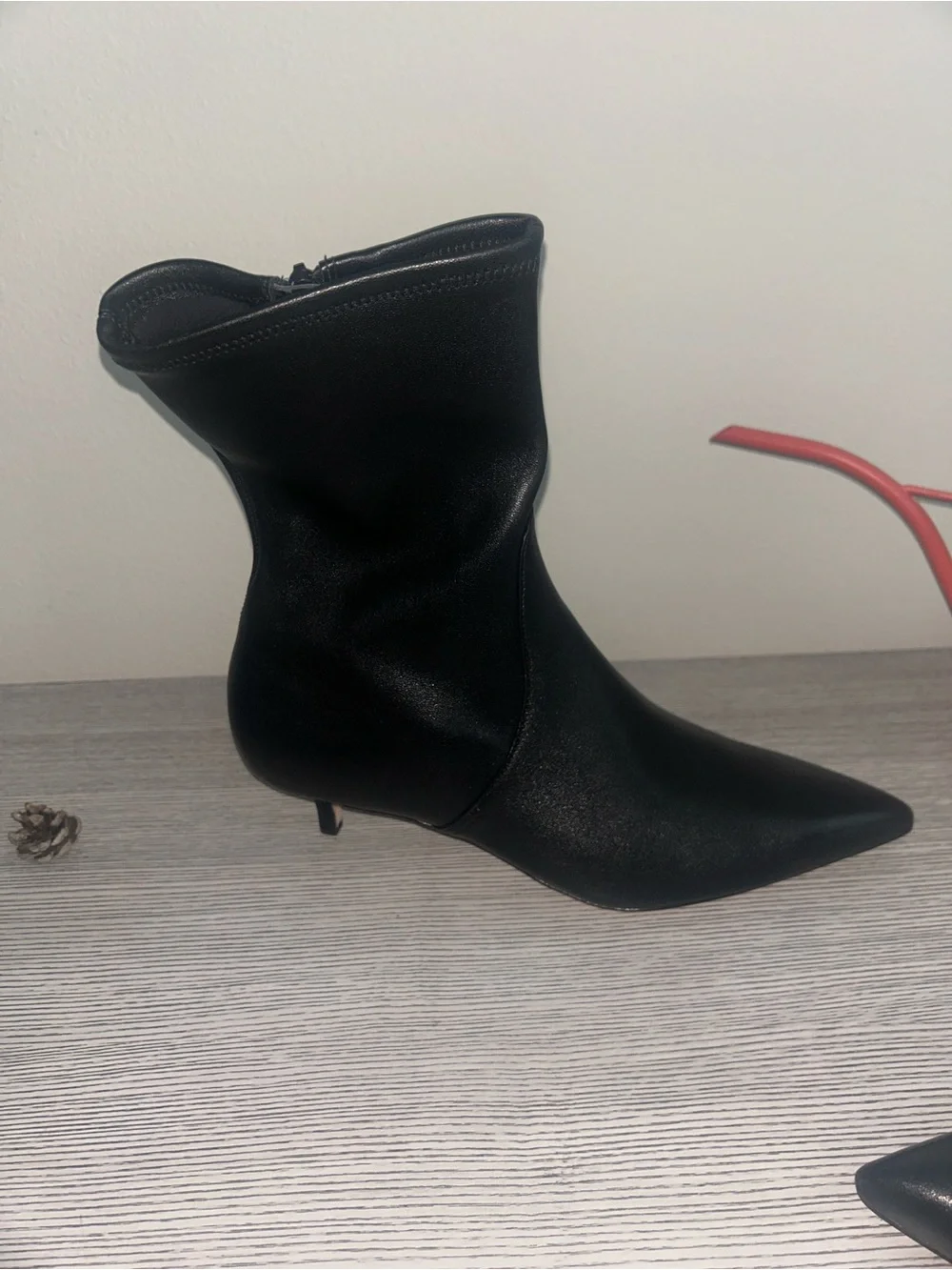 Veronica Beard Lisa Black Stretch Leather Short Boot, 45mm Kitten Heel EUC